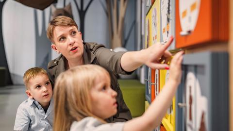 Parent playing with children to learn language
